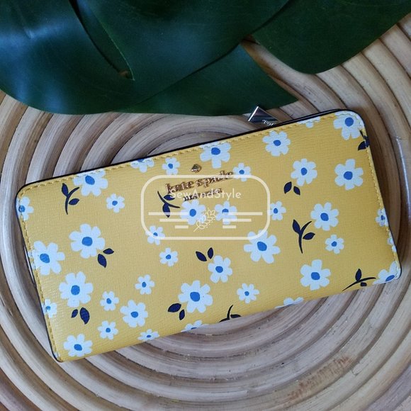 kate spade Handbags - Kate Spade NWT Staci Floral Darcy Fleurette Wallet